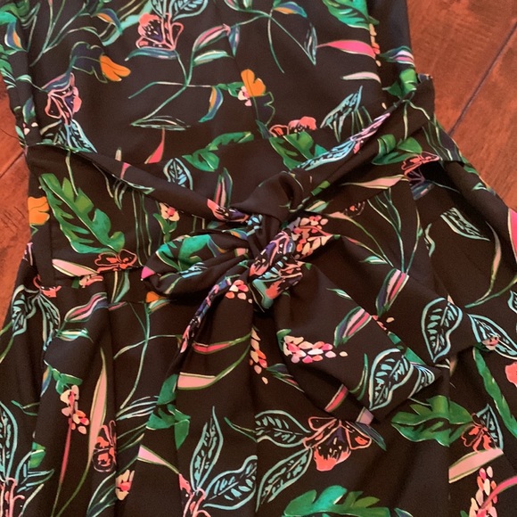 Floral, Sleeveless Dress - Picture 5 of 6